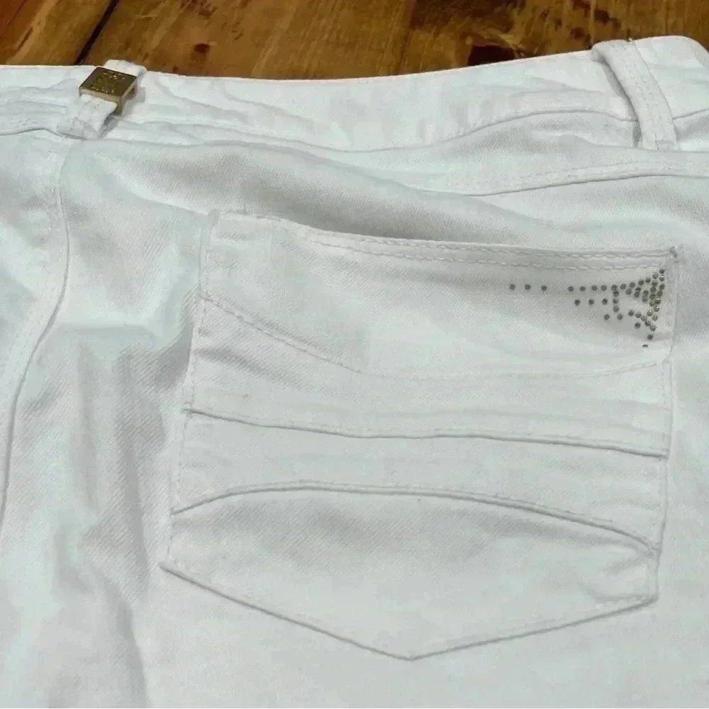 Black label by Chicos white jeans with gold hardware